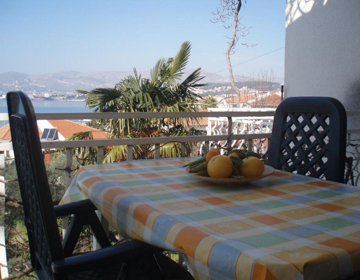 Apartments Biserka - 50 m from beach Trogir Exteriör bild