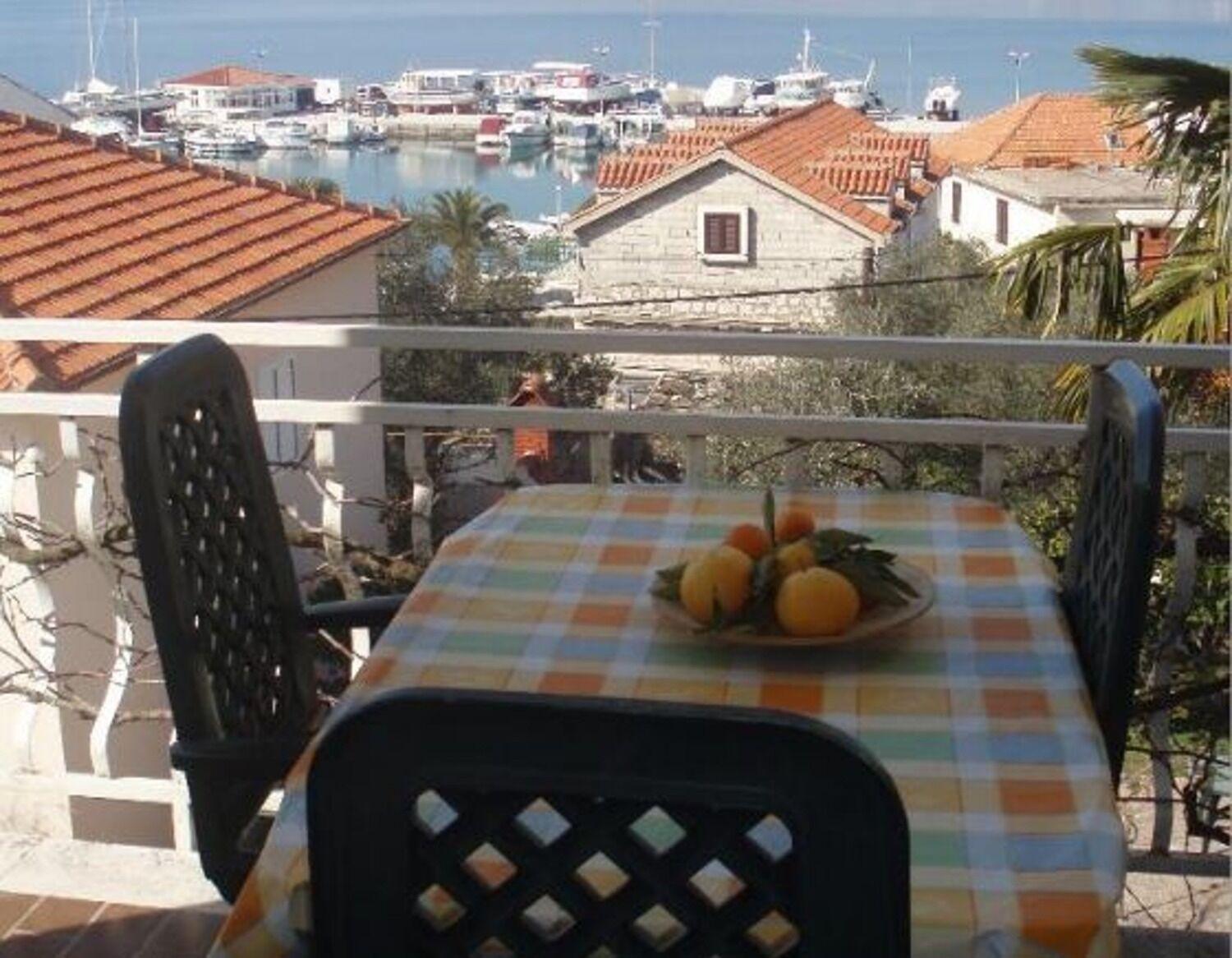 Apartments Biserka - 50 m from beach Trogir Exteriör bild