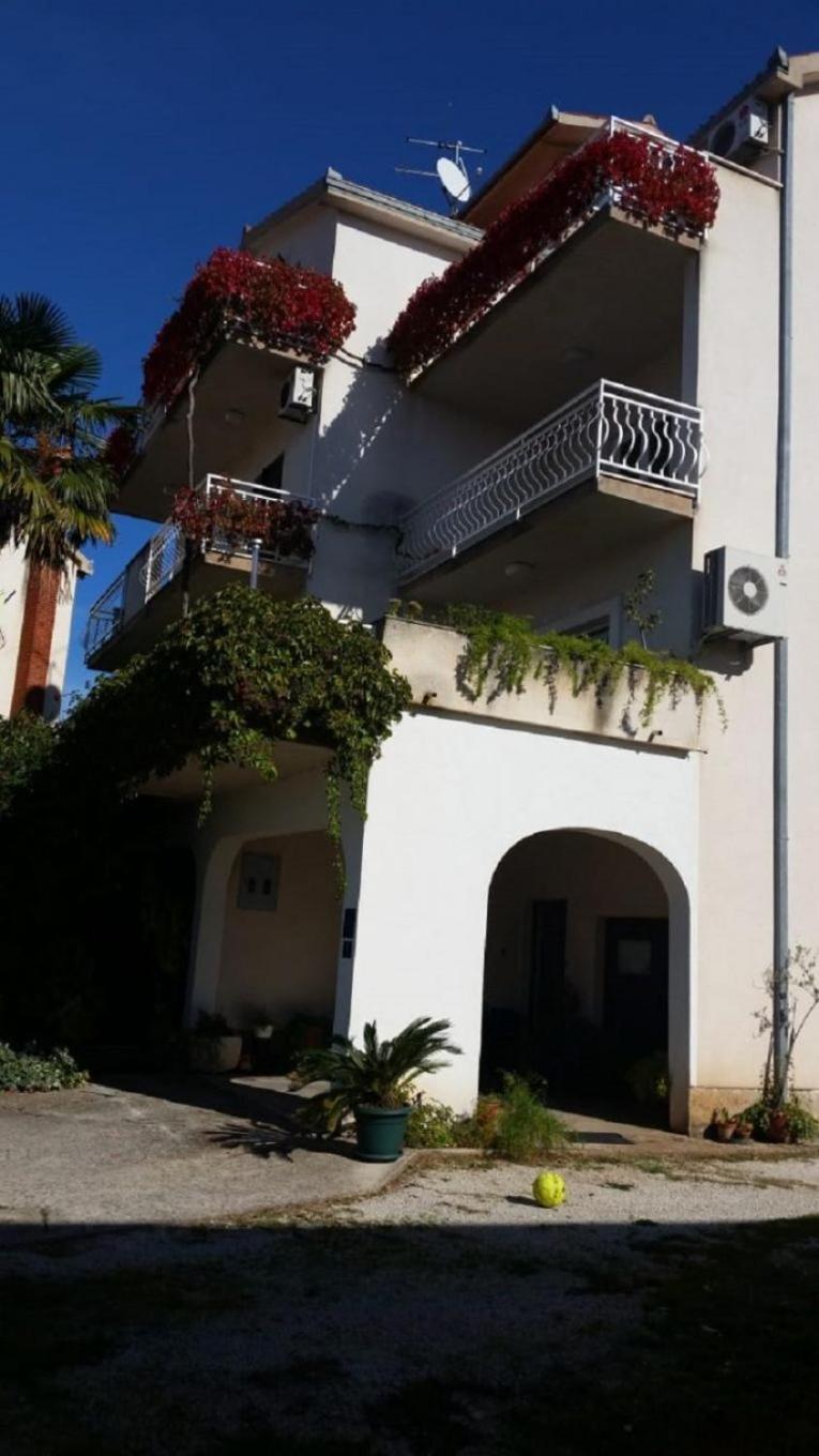 Apartments Biserka - 50 m from beach Trogir Exteriör bild