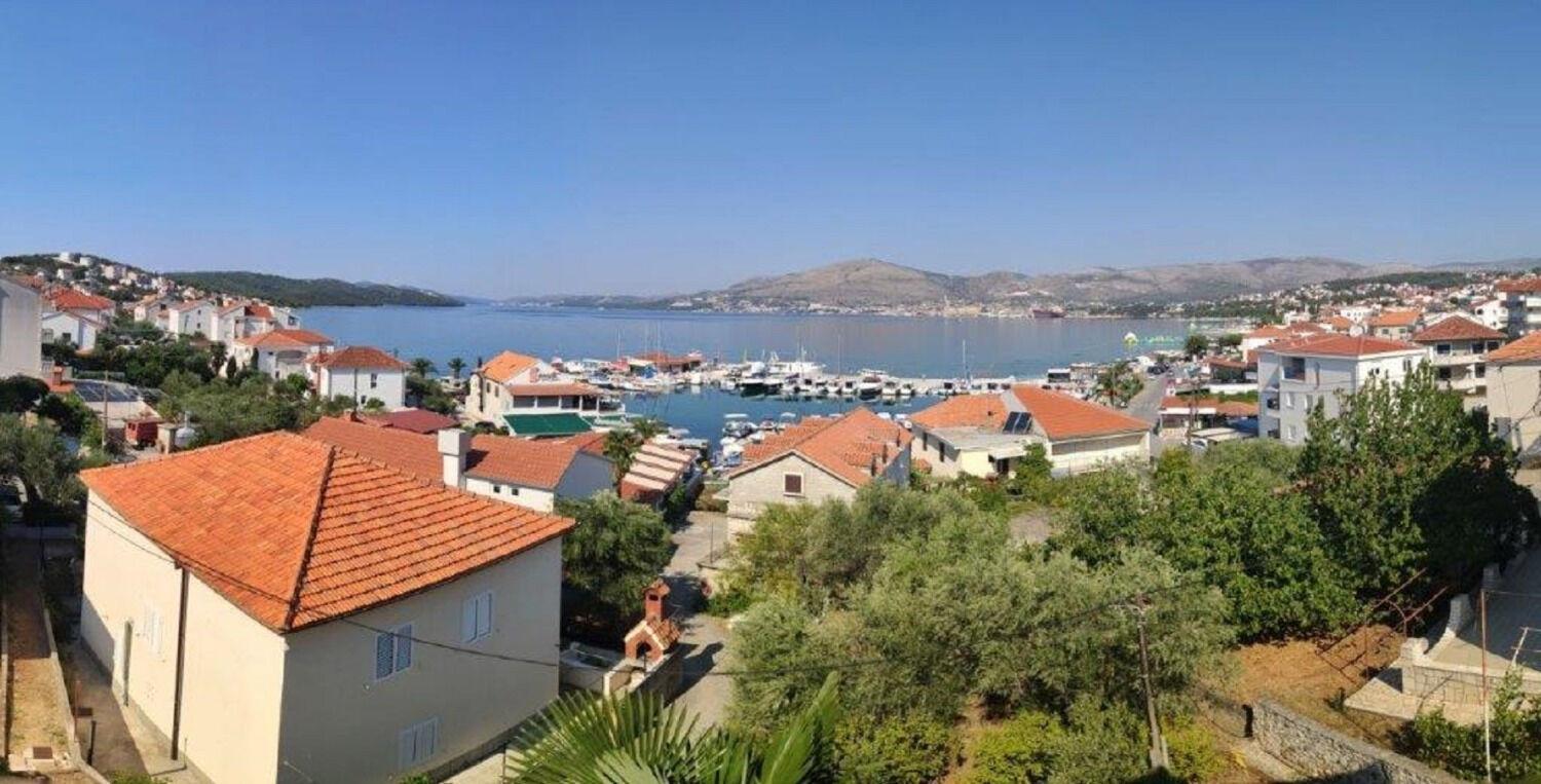 Apartments Biserka - 50 m from beach Trogir Exteriör bild