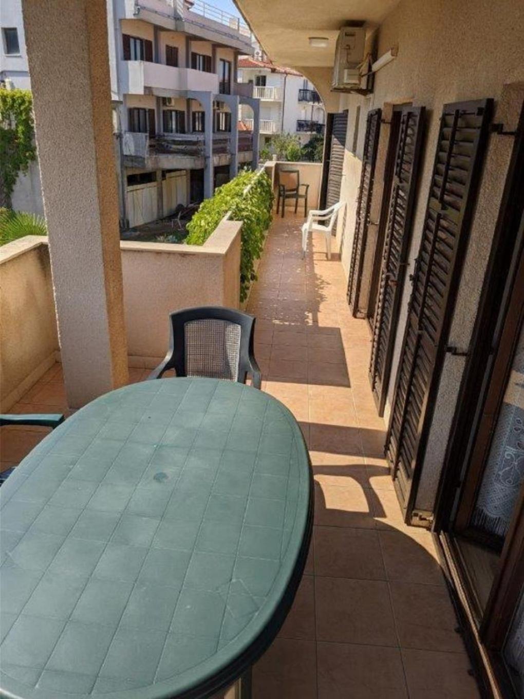 Apartments Biserka - 50 m from beach Trogir Exteriör bild