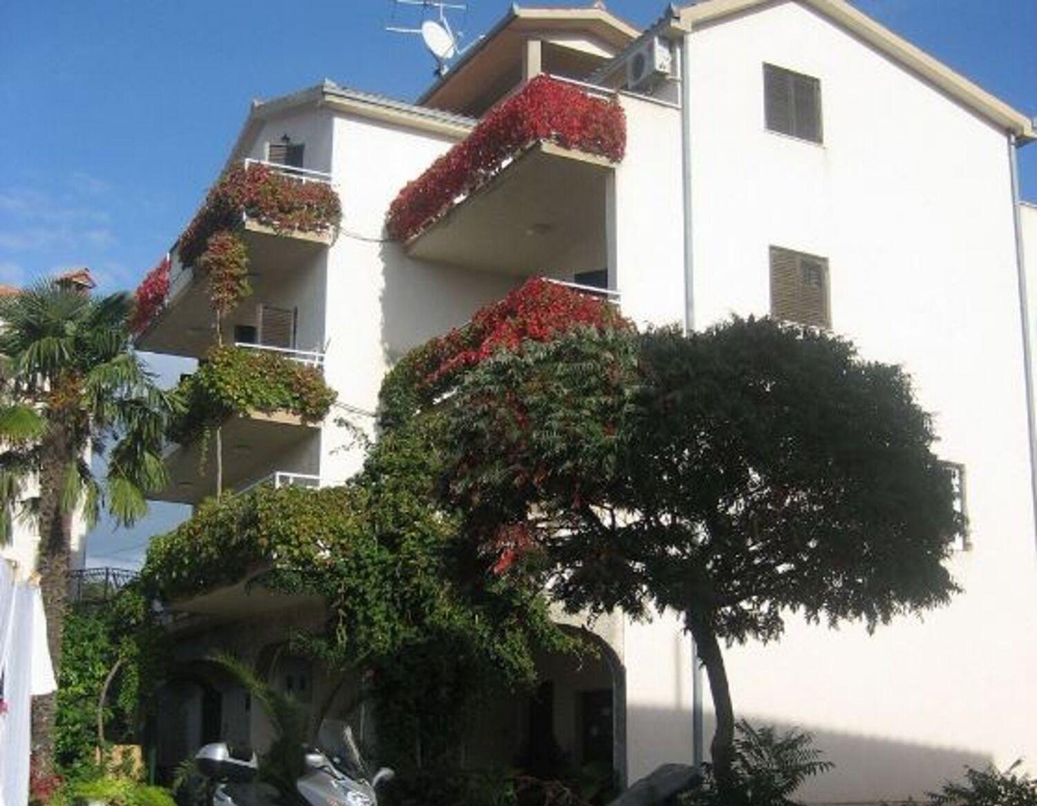 Apartments Biserka - 50 m from beach Trogir Exteriör bild