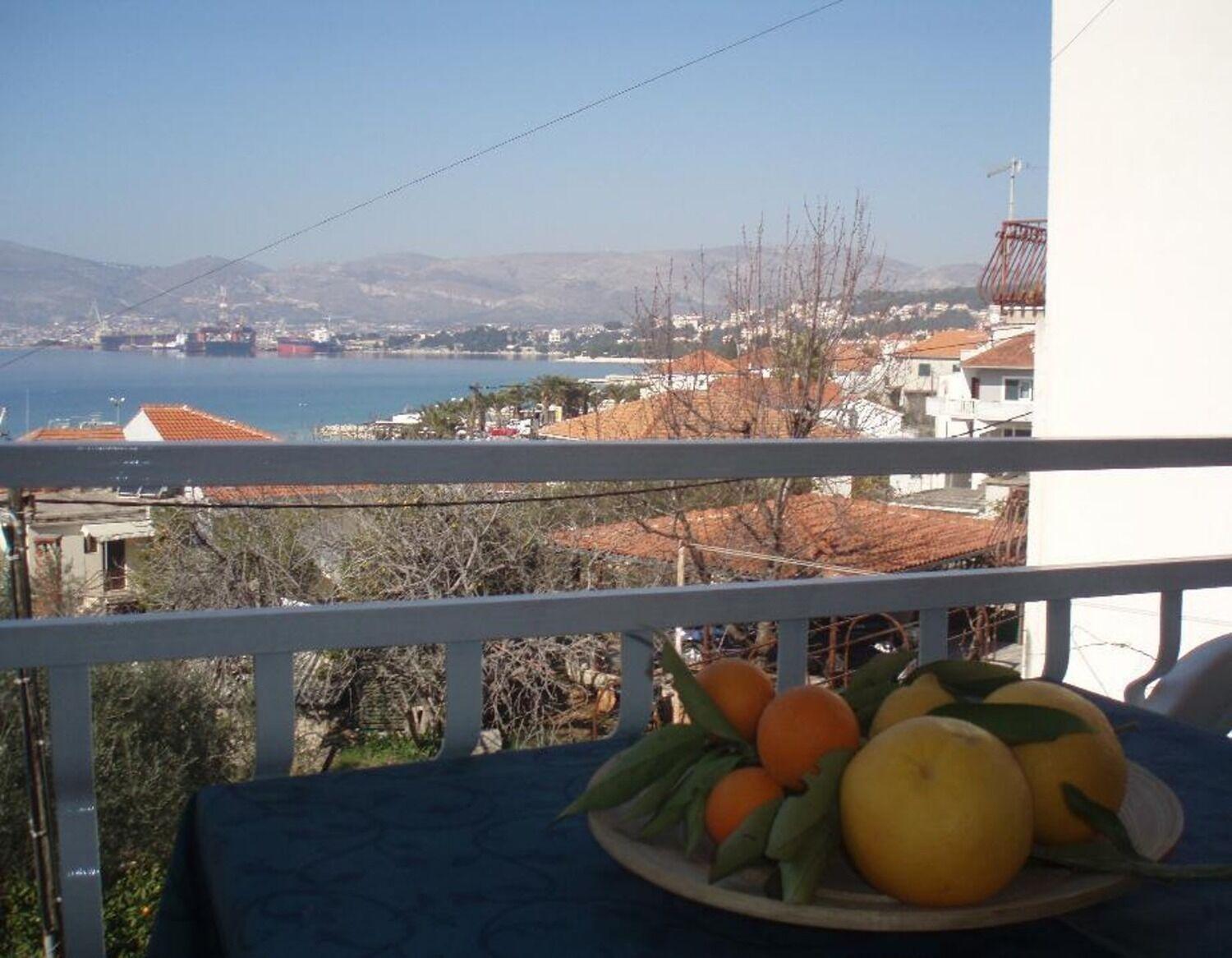 Apartments Biserka - 50 m from beach Trogir Exteriör bild