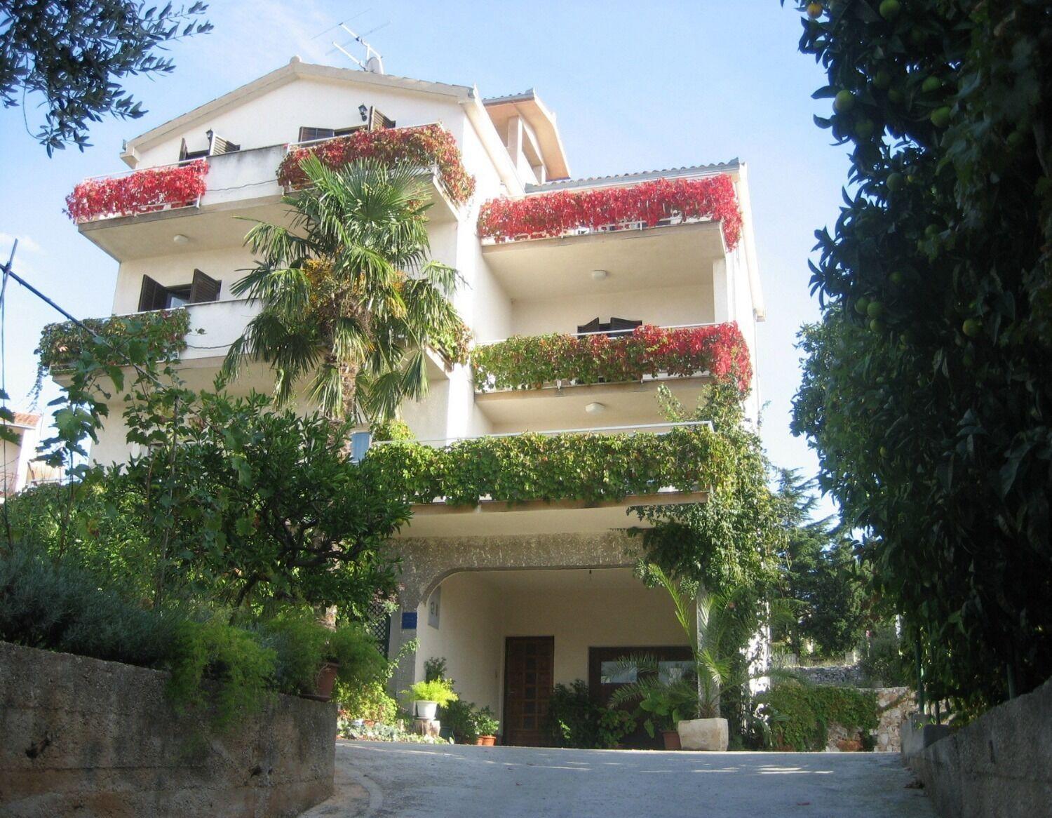Apartments Biserka - 50 m from beach Trogir Exteriör bild
