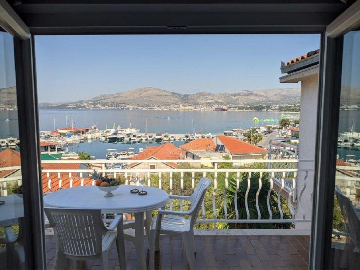 Apartments Biserka - 50 m from beach Trogir Exteriör bild