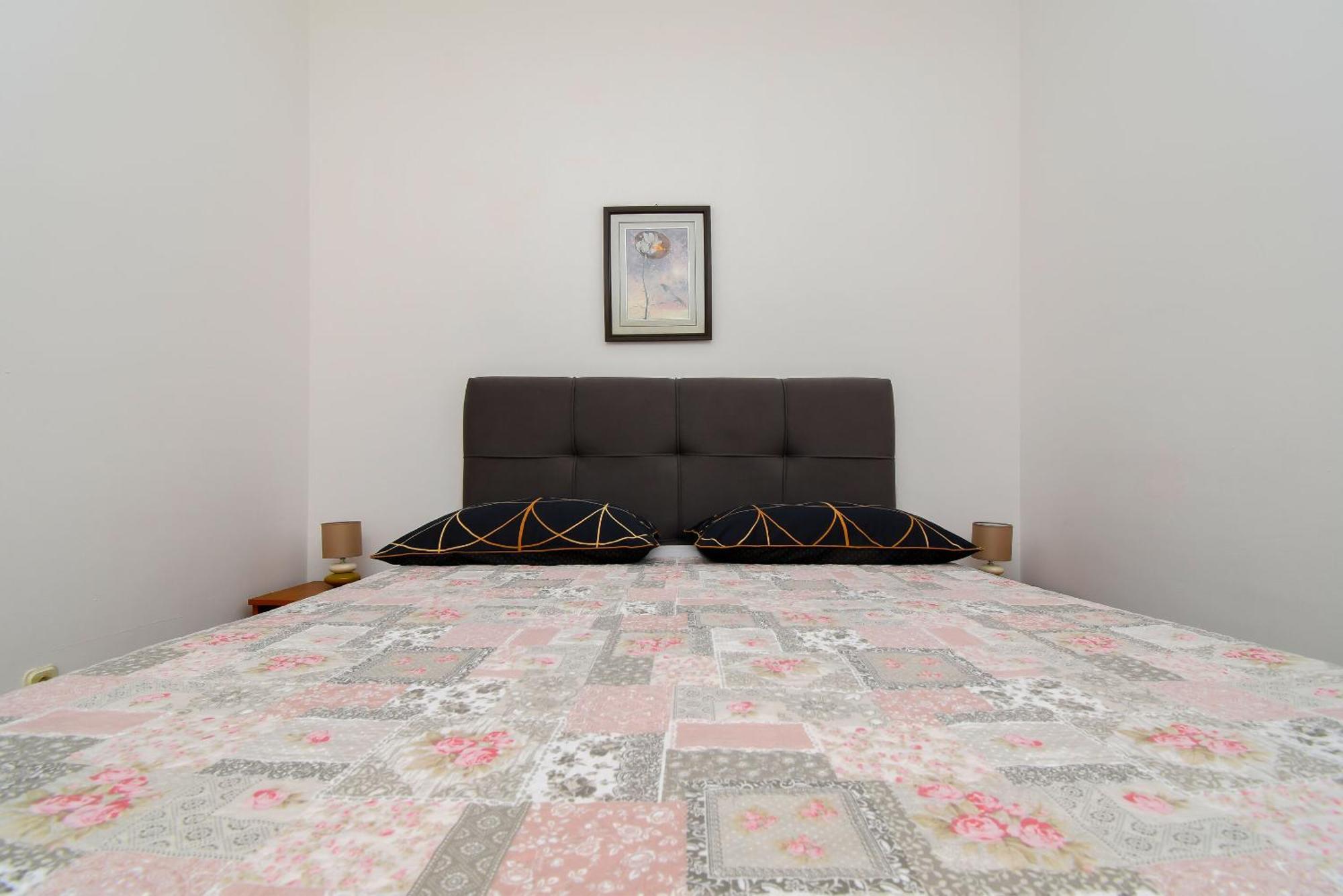 Apartments Biserka - 50 m from beach Trogir Exteriör bild