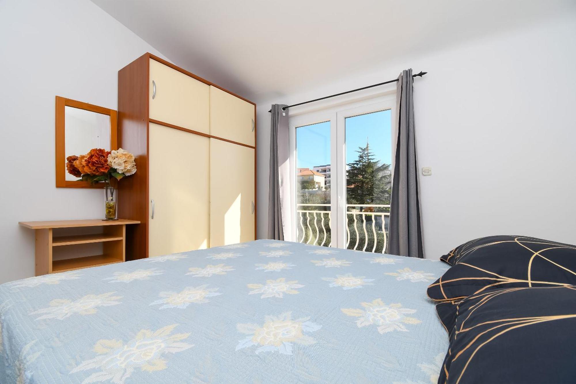 Apartments Biserka - 50 m from beach Trogir Exteriör bild