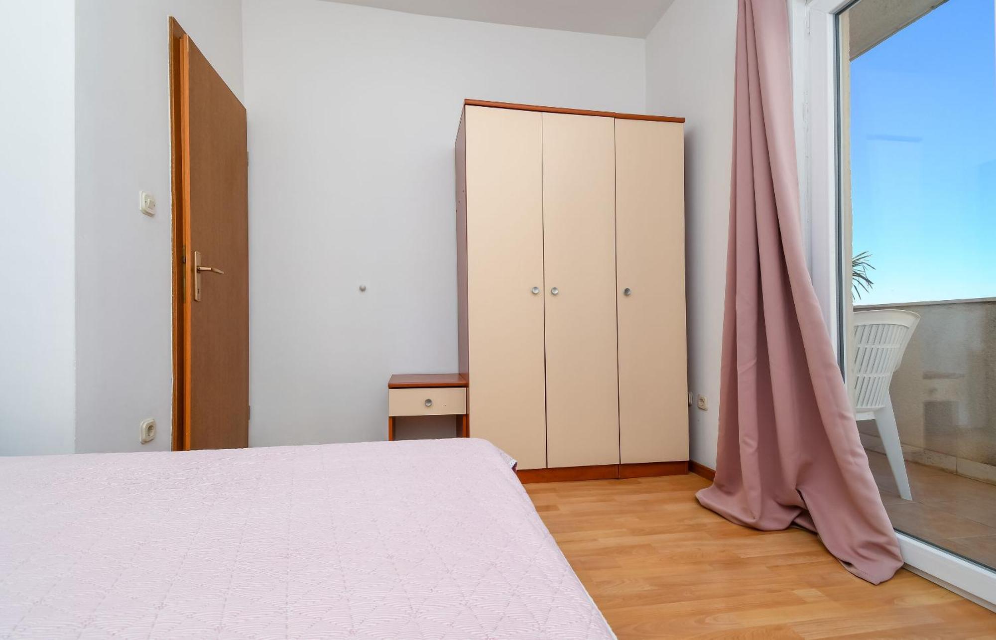 Apartments Biserka - 50 m from beach Trogir Exteriör bild