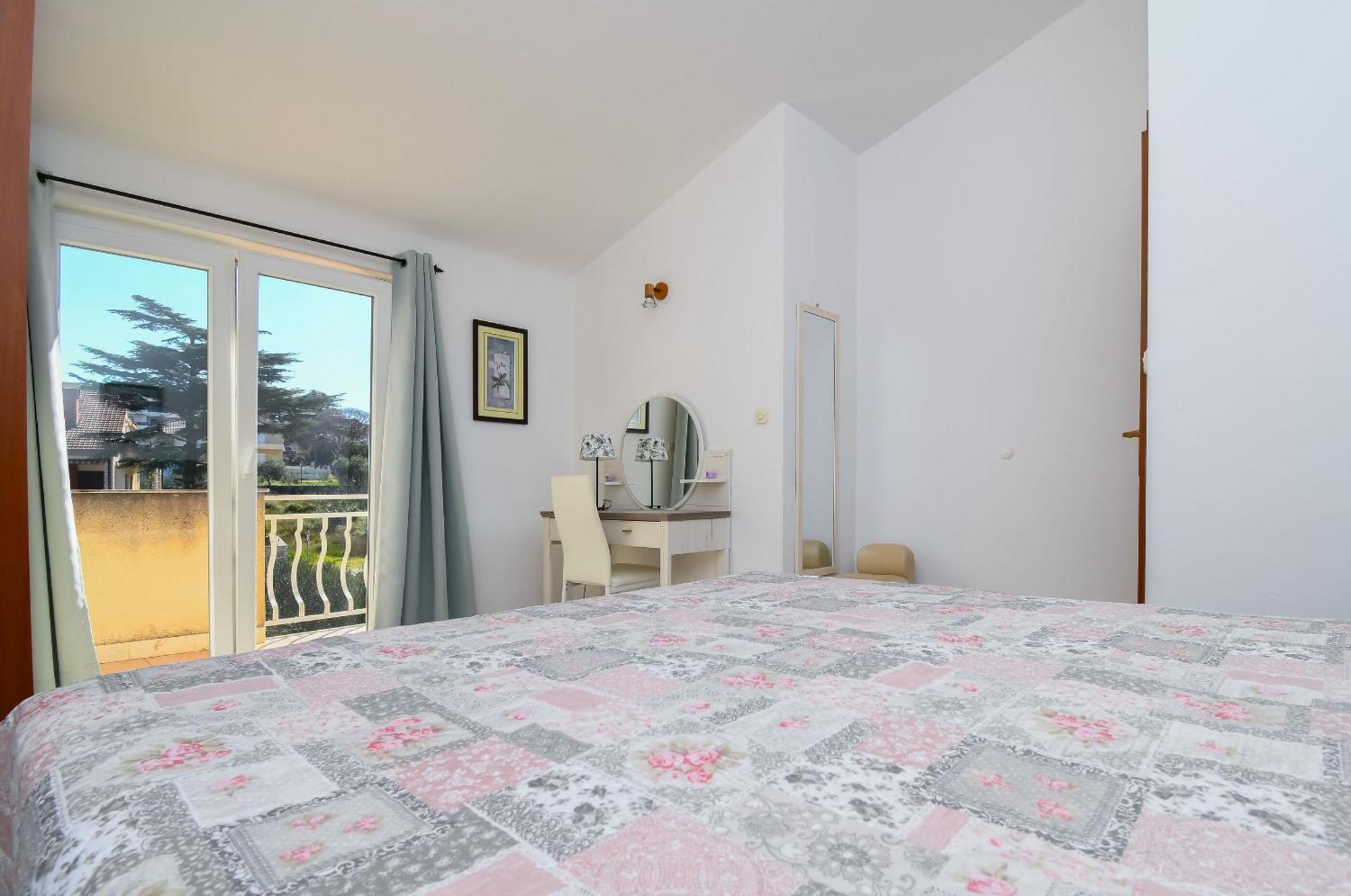 Apartments Biserka - 50 m from beach Trogir Exteriör bild