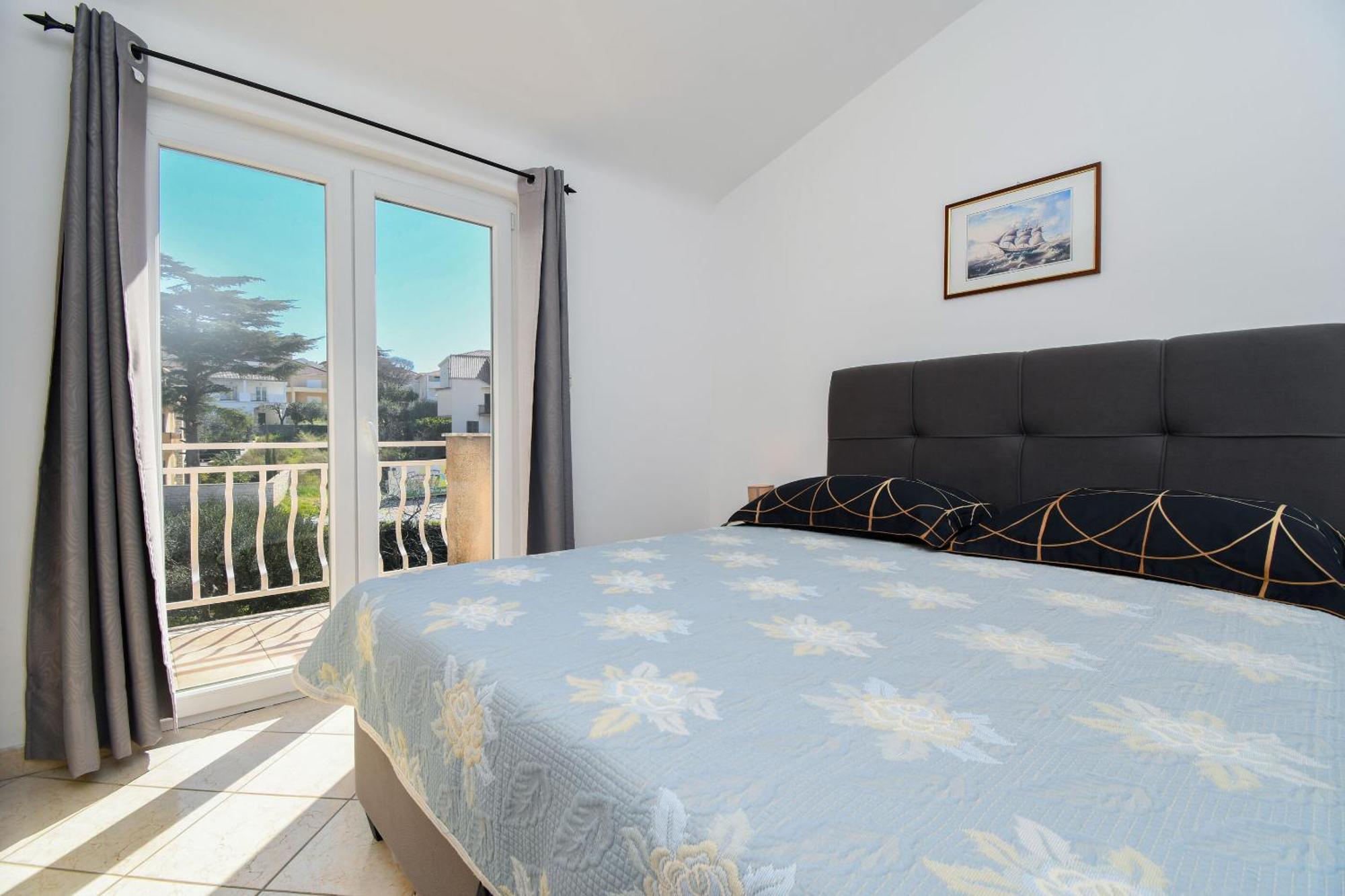 Apartments Biserka - 50 m from beach Trogir Exteriör bild