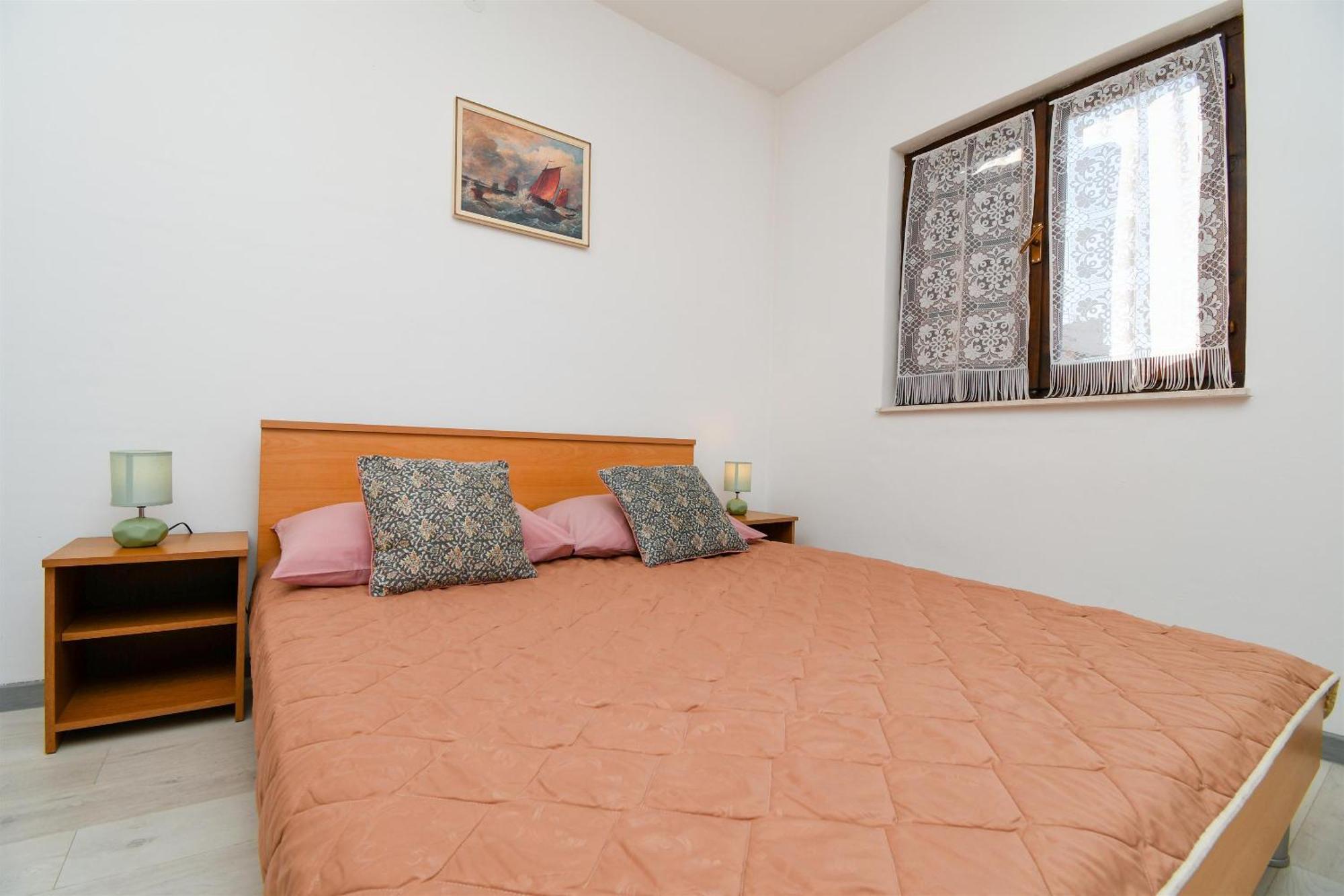 Apartments Biserka - 50 m from beach Trogir Exteriör bild