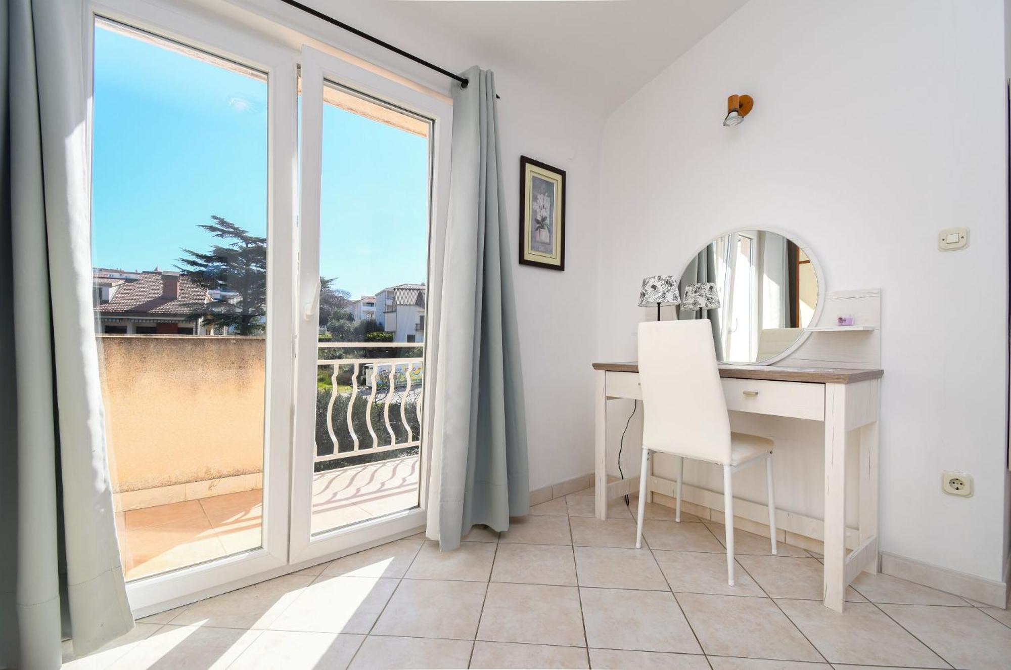 Apartments Biserka - 50 m from beach Trogir Exteriör bild