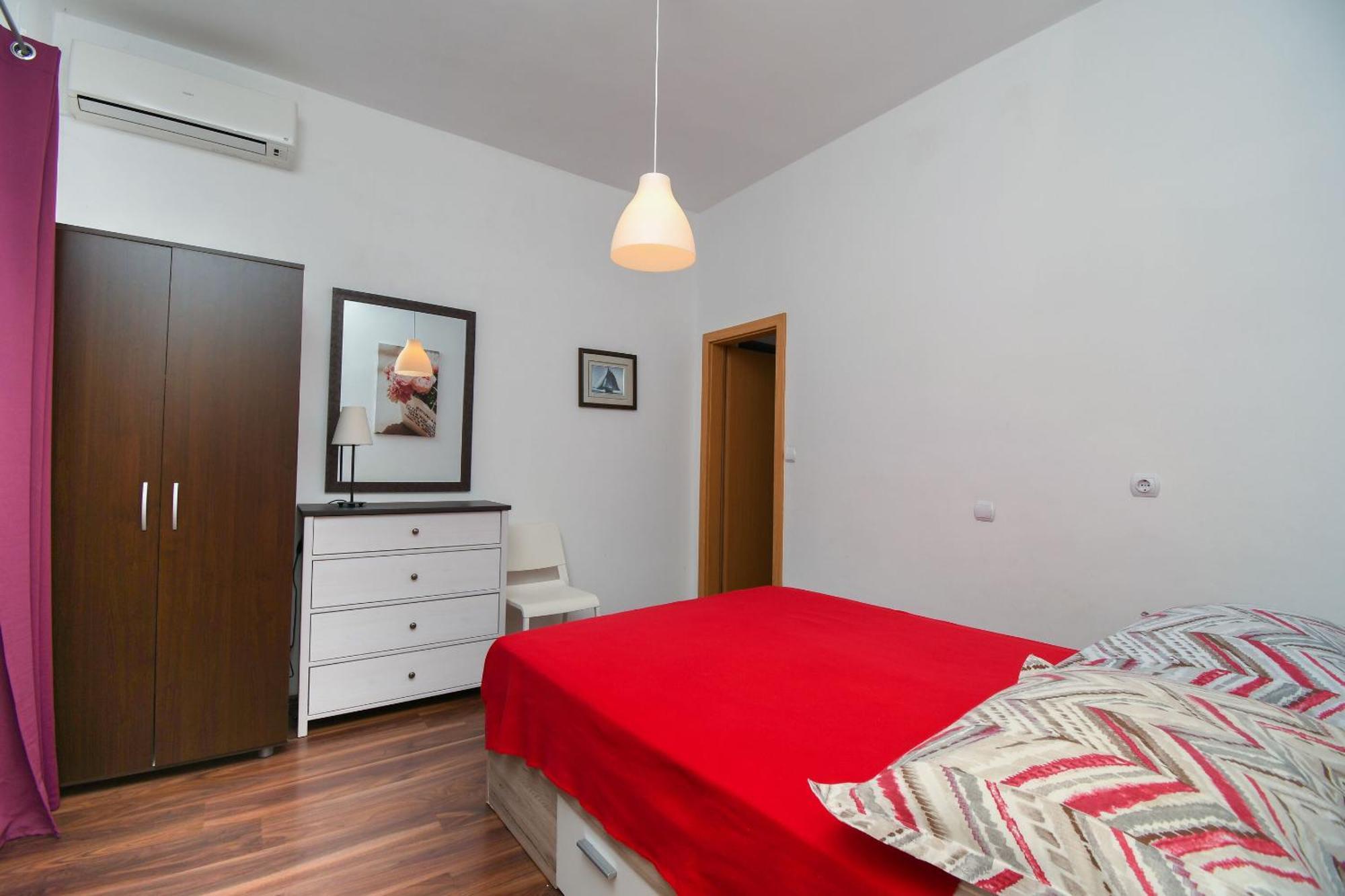 Apartments Biserka - 50 m from beach Trogir Exteriör bild