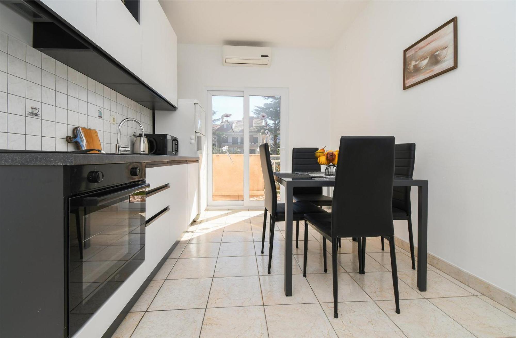 Apartments Biserka - 50 m from beach Trogir Exteriör bild