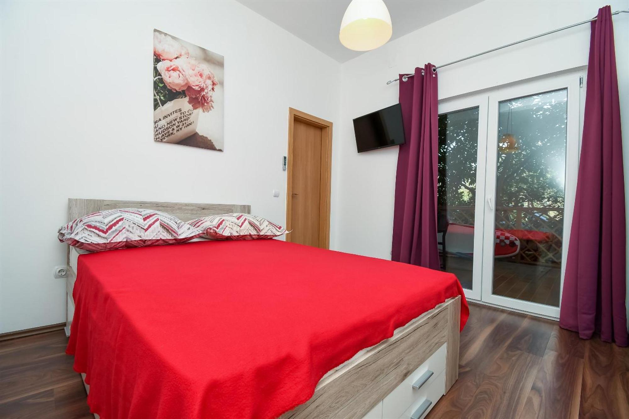 Apartments Biserka - 50 m from beach Trogir Exteriör bild