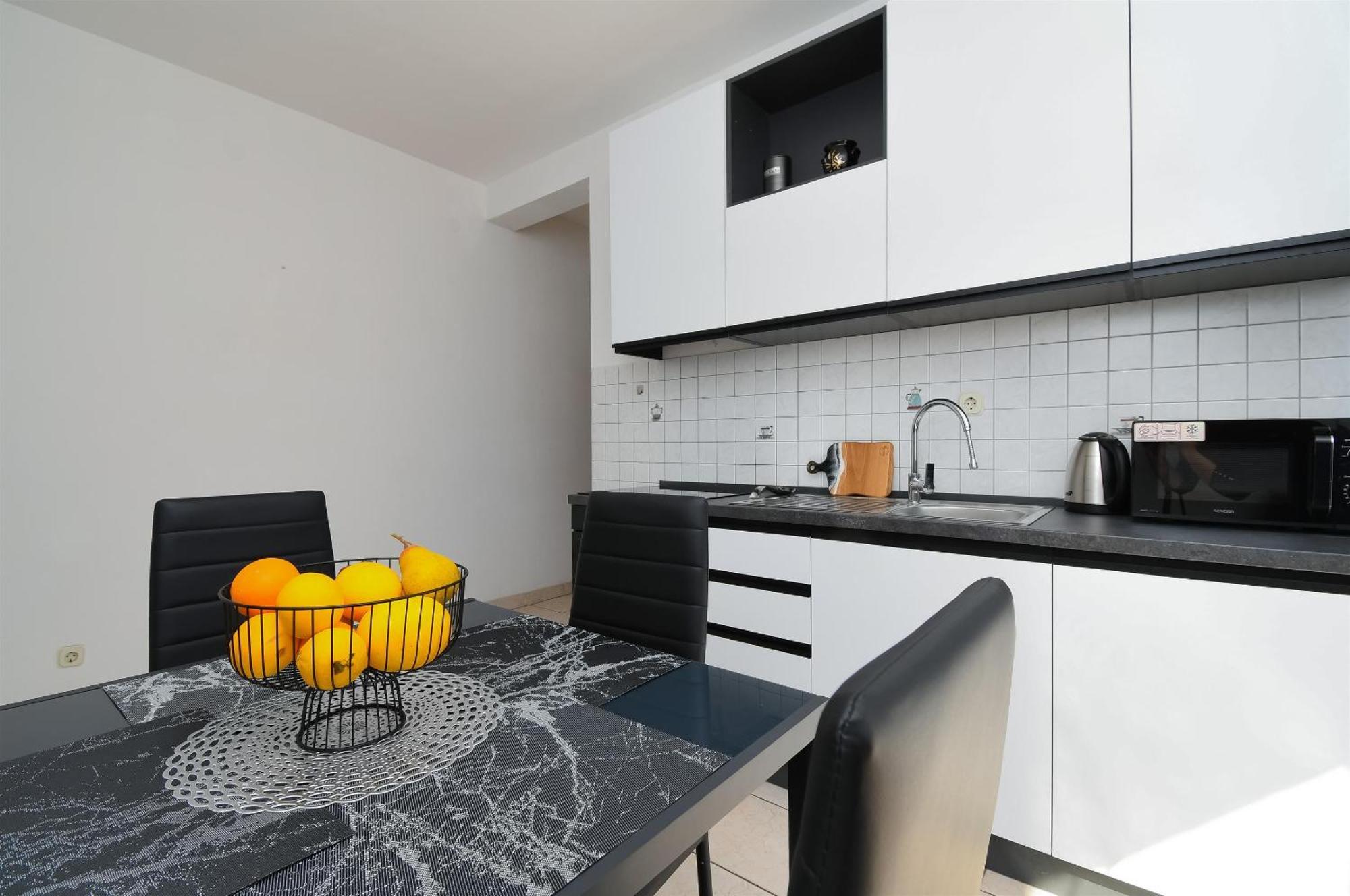 Apartments Biserka - 50 m from beach Trogir Exteriör bild