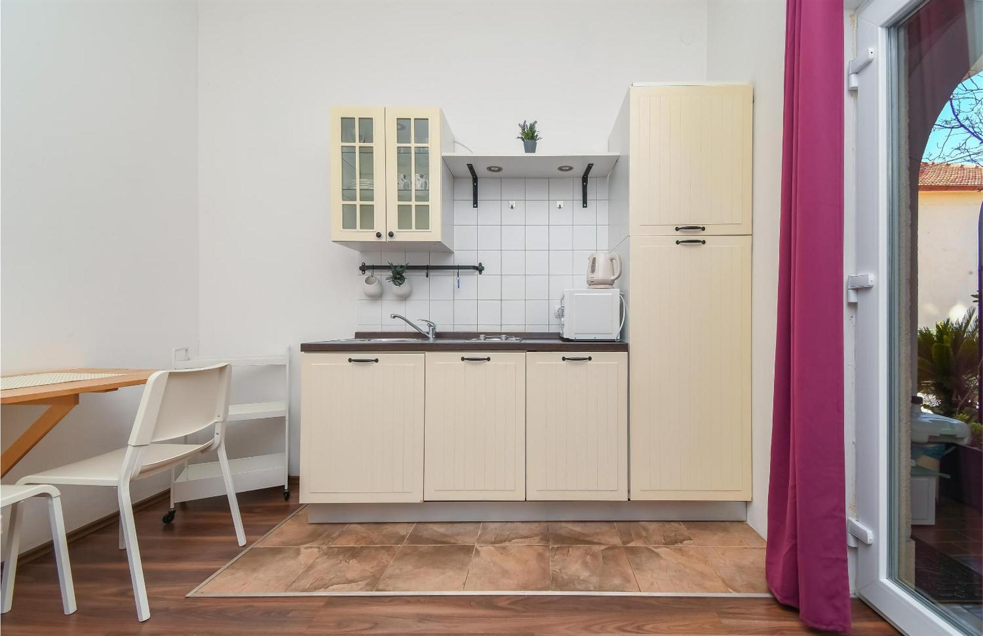 Apartments Biserka - 50 m from beach Trogir Exteriör bild