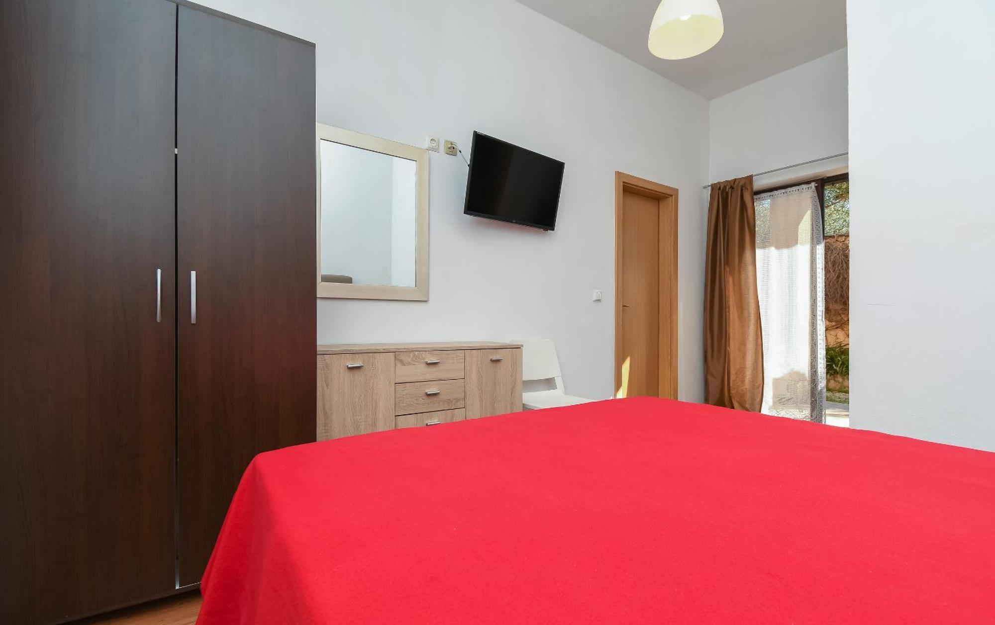 Apartments Biserka - 50 m from beach Trogir Exteriör bild