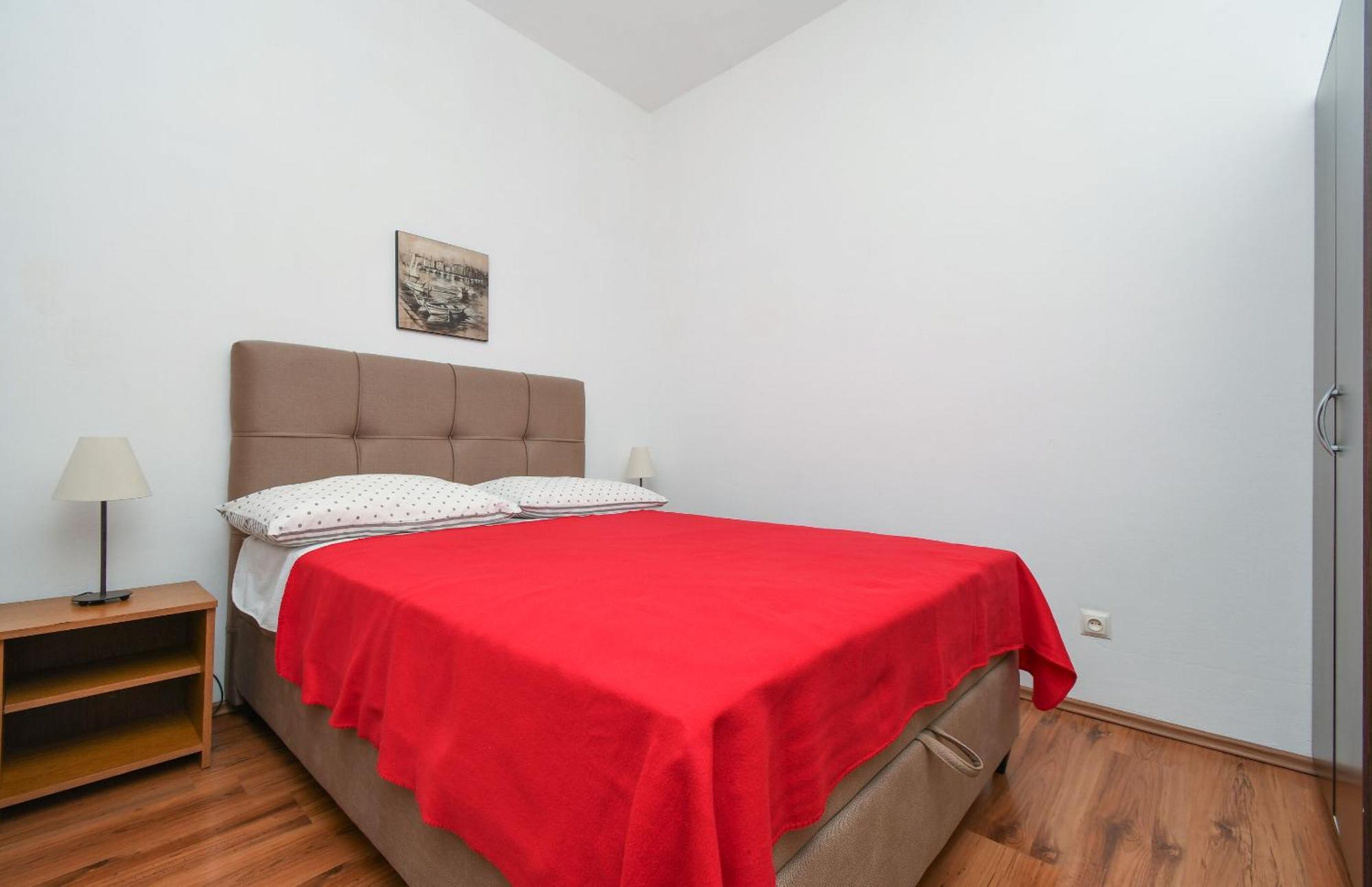 Apartments Biserka - 50 m from beach Trogir Exteriör bild